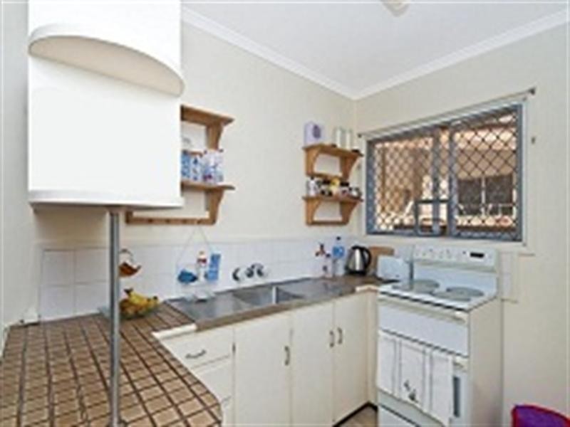 2/11 Lord Street, Kirra QLD 4225