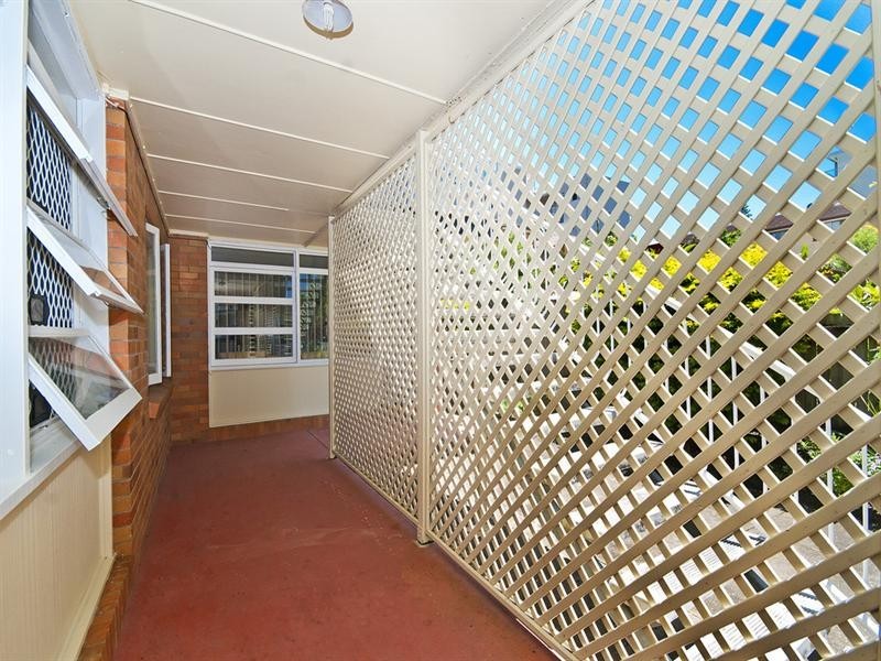 2/11 Lord Street, Kirra QLD 4225
