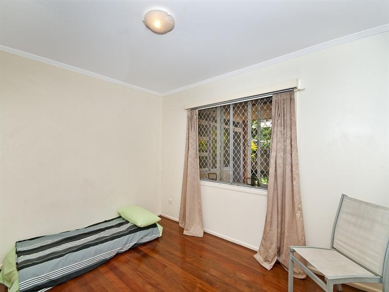 2/11 Lord Street, Kirra QLD 4225