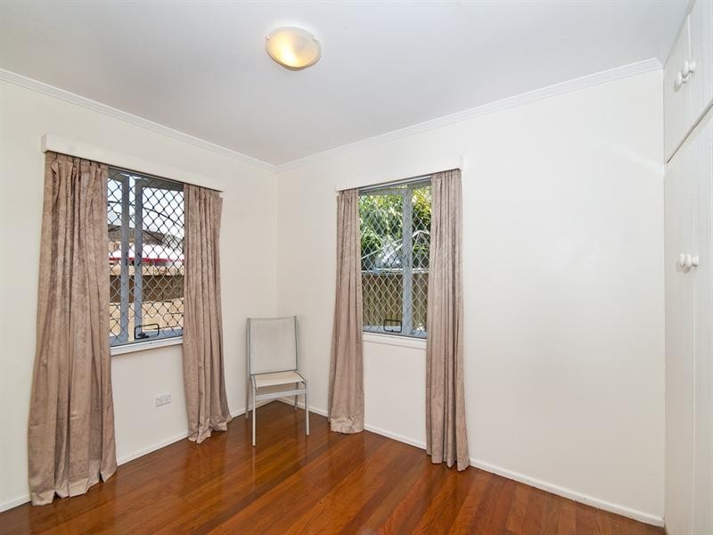 2/11 Lord Street, Kirra QLD 4225