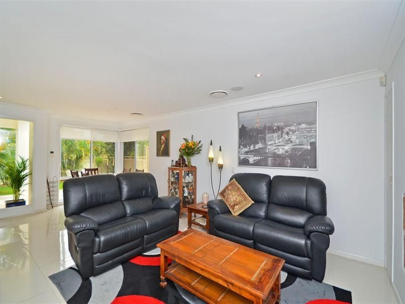 43 Laguna Avenue, Palm Beach QLD 4221