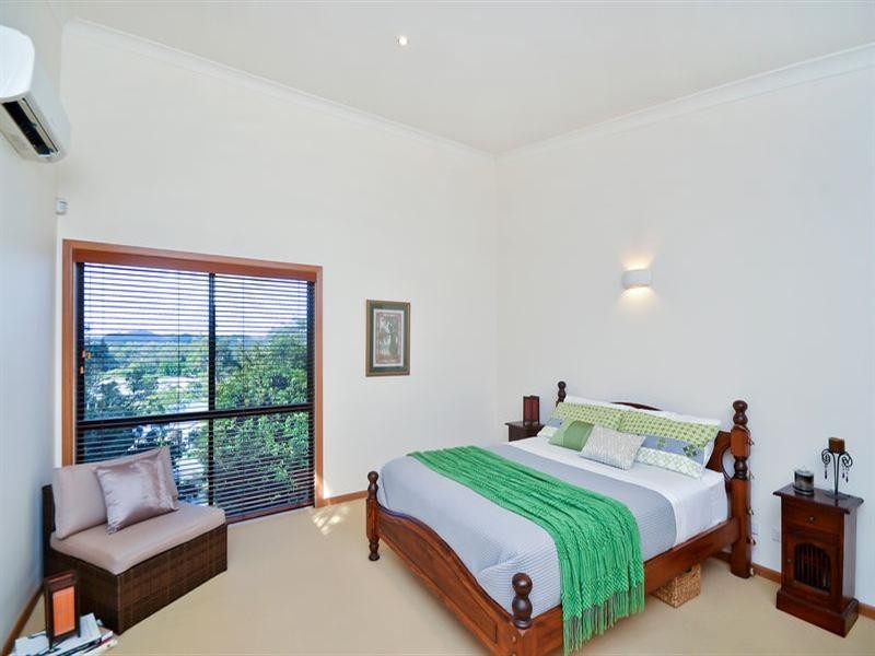 8 Casey Close, Currumbin Waters QLD 4223