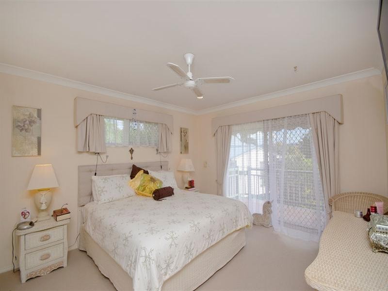 34 Currant Street, Elanora QLD 4221