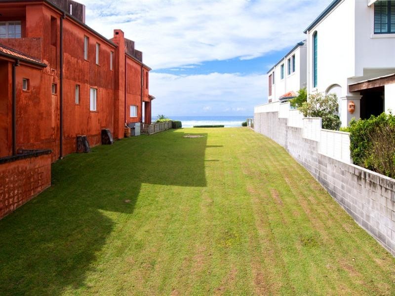 67 Jefferson Lane, Palm Beach QLD 4221