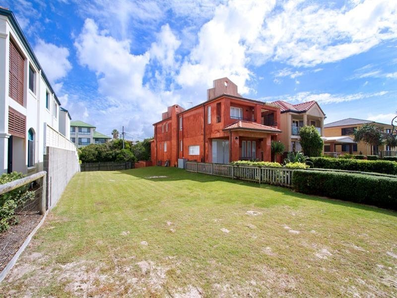 67 Jefferson Lane, Palm Beach QLD 4221