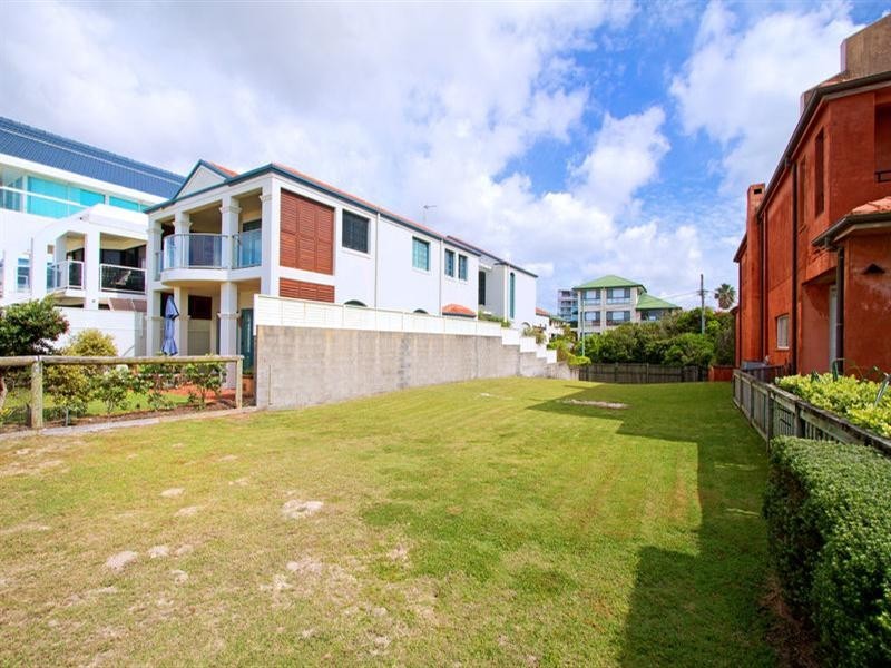 67 Jefferson Lane, Palm Beach QLD 4221