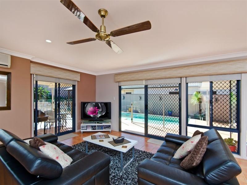 21 Baekea Drive, Elanora QLD 4221