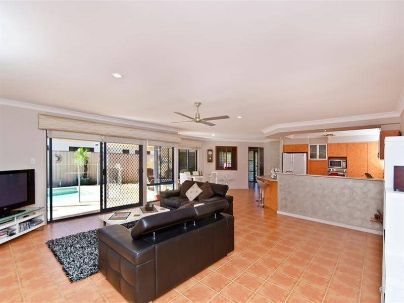 21 Baekea Drive, Elanora QLD 4221