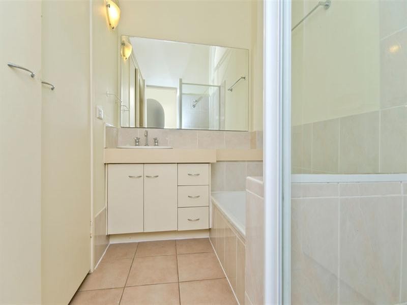 2/3 Daisy Street, Elanora QLD 4221