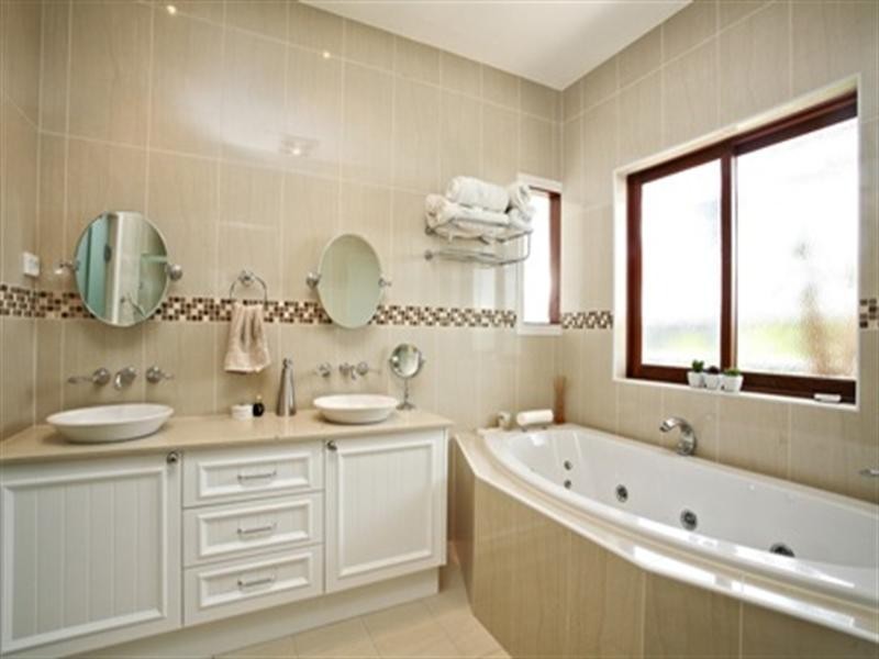 38 Whitsunday Drive, Currumbin Waters QLD 4223