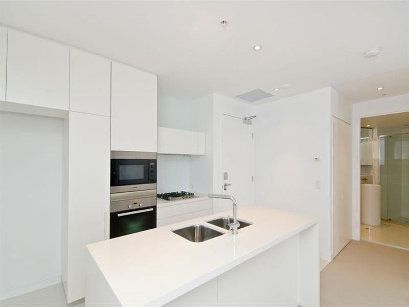 1008/4 Charles Avenue, Broadbeach QLD 4218