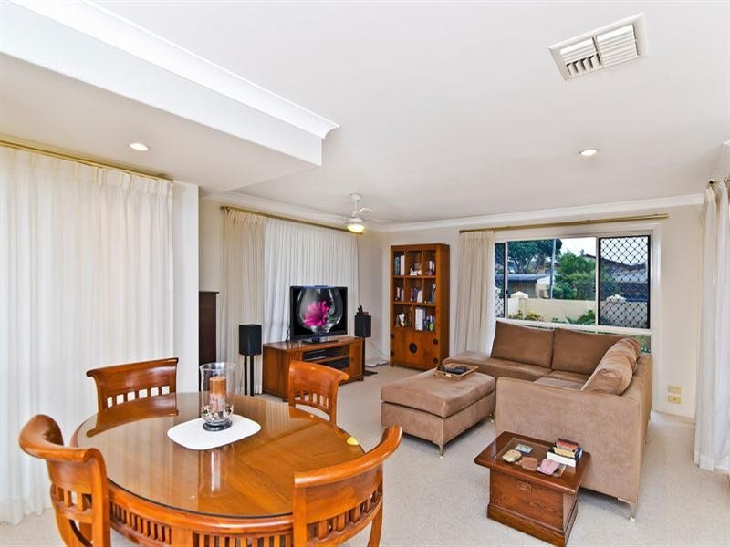 1/58 Tallebudgera Drive, Palm Beach QLD 4221