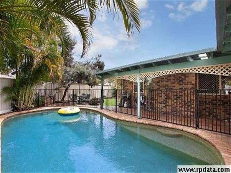 8 Agave Street, Elanora QLD 4221