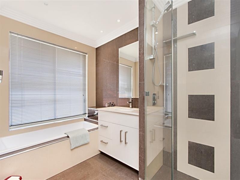 52 Jarrahdale Drive, Elanora QLD 4221