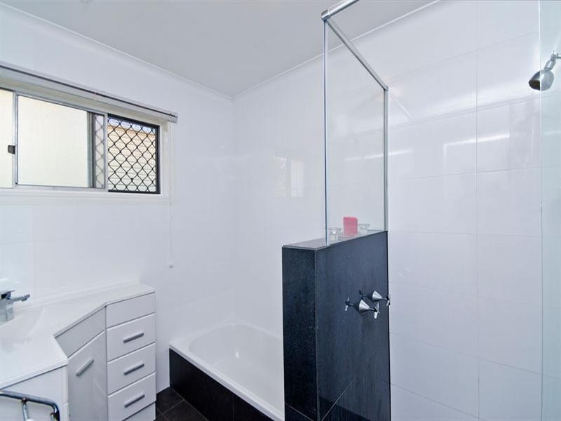 12 Iluka Street, Palm Beach QLD 4221