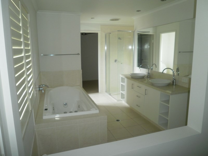 2/90 Leyte Avenue, Palm Beach QLD 4221