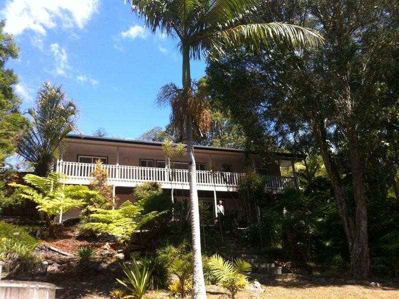 8 Karawatha Drive, Currumbin Waters QLD 4223
