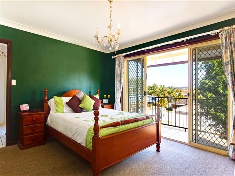 102 Murtha Drive, Elanora QLD 4221