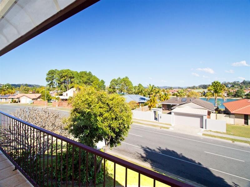 102 Murtha Drive, Elanora QLD 4221