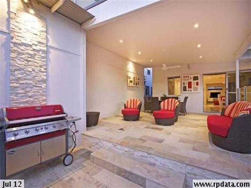 19 Twenty Seventh Avenue, Palm Beach QLD 4221