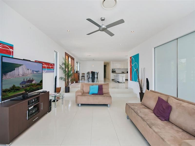 26 Vatakoula Parade, Mermaid Waters QLD 4218
