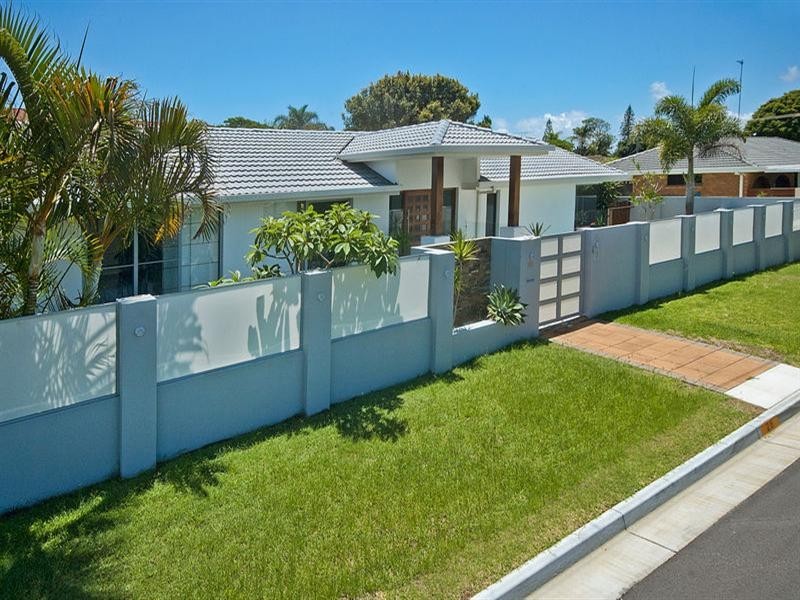 26 Vatakoula Parade, Mermaid Waters QLD 4218