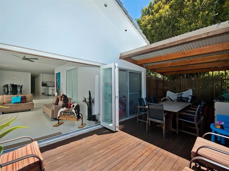 26 Vatakoula Parade, Mermaid Waters QLD 4218