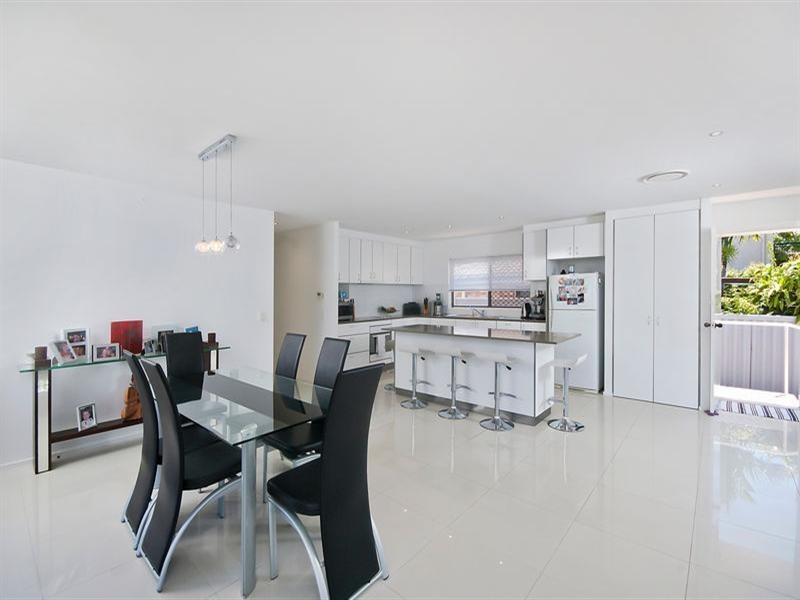 26 Vatakoula Parade, Mermaid Waters QLD 4218