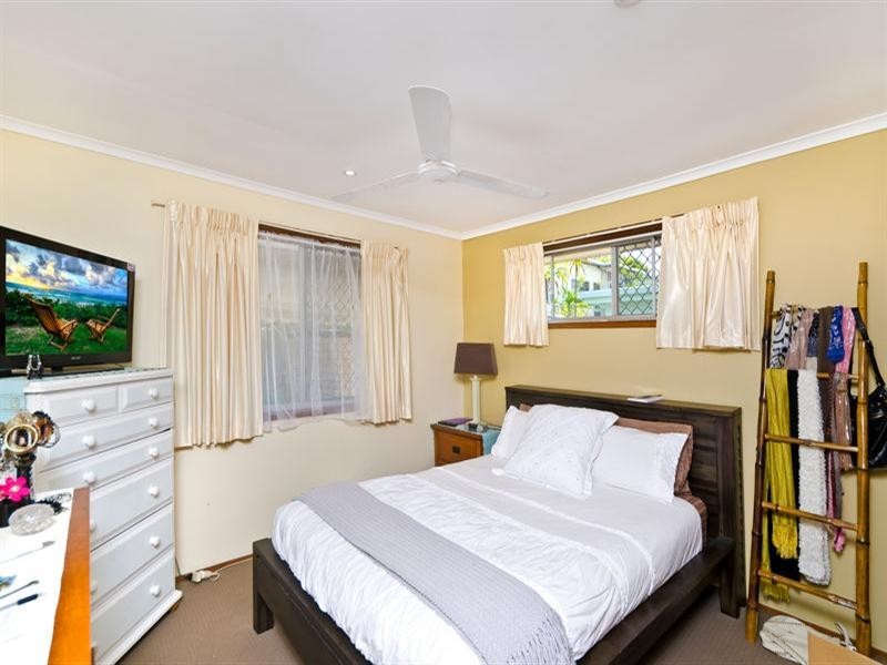 2/53 Tallebudgera Drive, Palm Beach QLD 4221