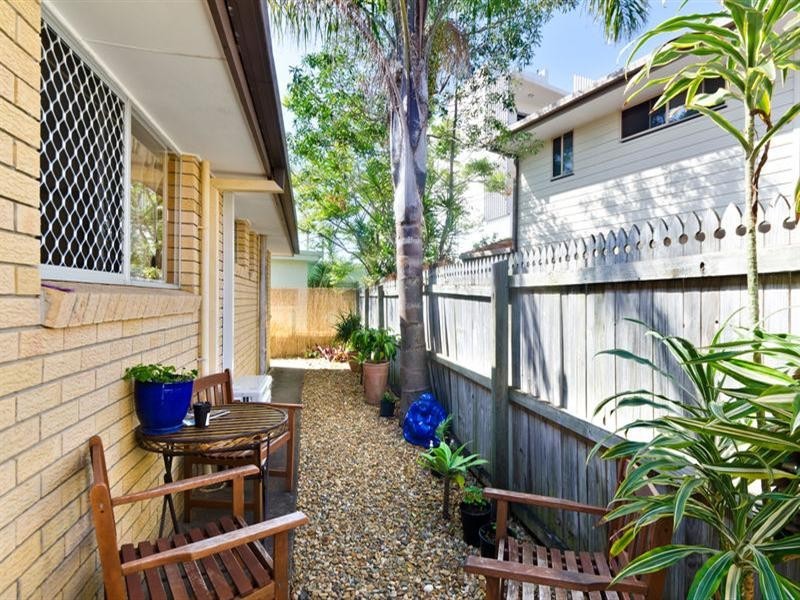 2/53 Tallebudgera Drive, Palm Beach QLD 4221