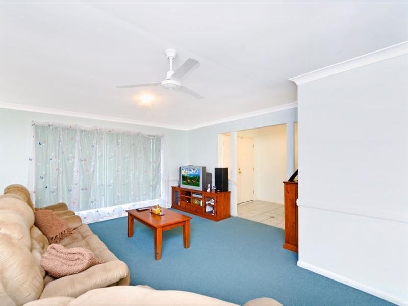 27 Hibertia Avenue, Elanora QLD 4221