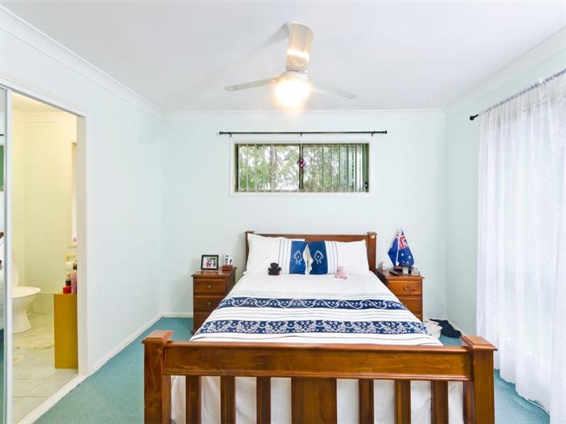 27 Hibertia Avenue, Elanora QLD 4221