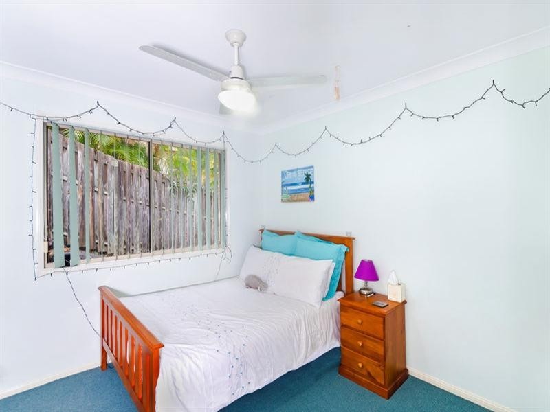 27 Hibertia Avenue, Elanora QLD 4221