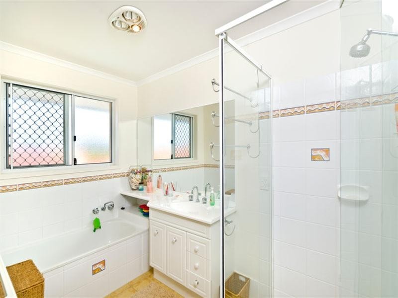 13 Baekea Drive, Elanora QLD 4221