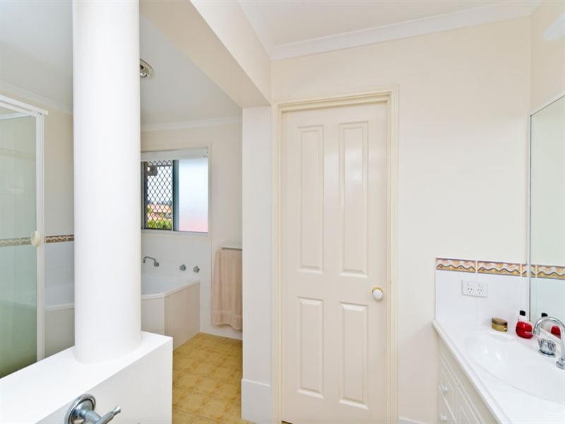 13 Baekea Drive, Elanora QLD 4221