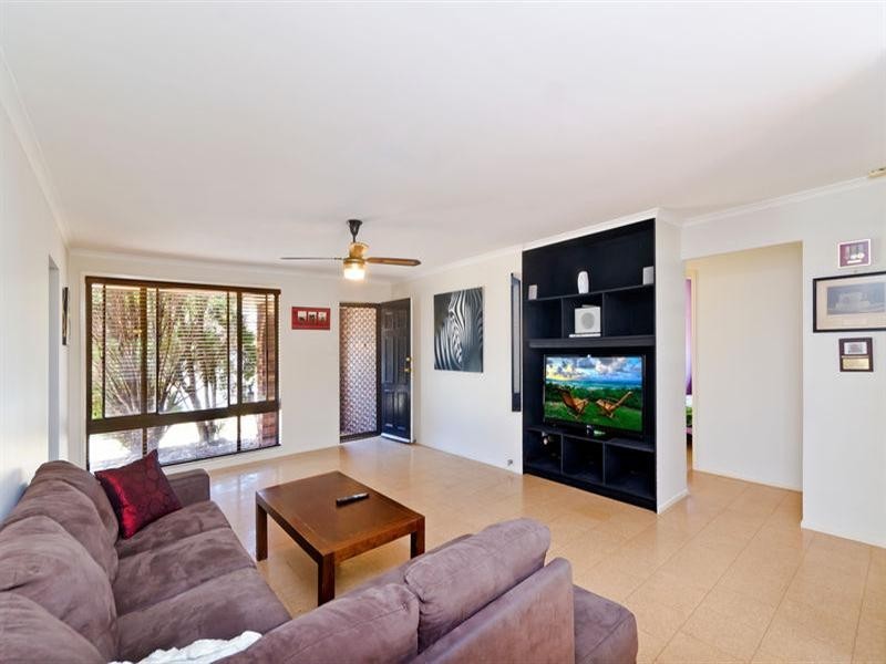 4 Burdock Street, Elanora QLD 4221