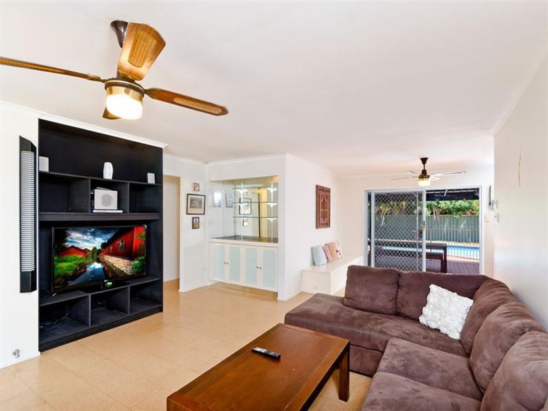 4 Burdock Street, Elanora QLD 4221