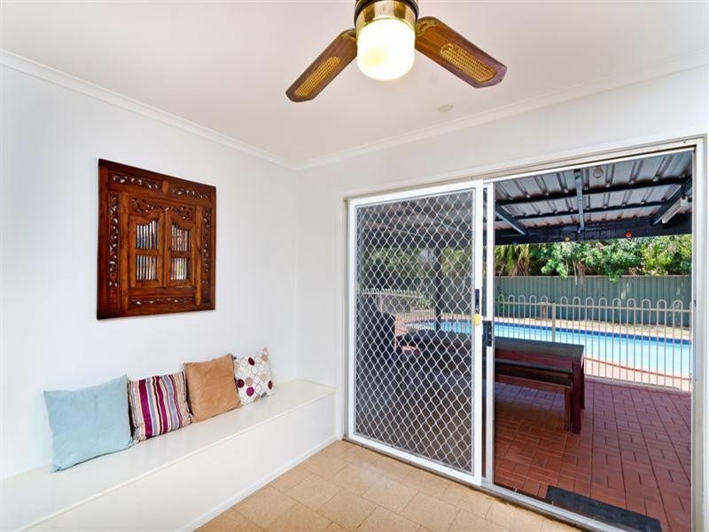 4 Burdock Street, Elanora QLD 4221