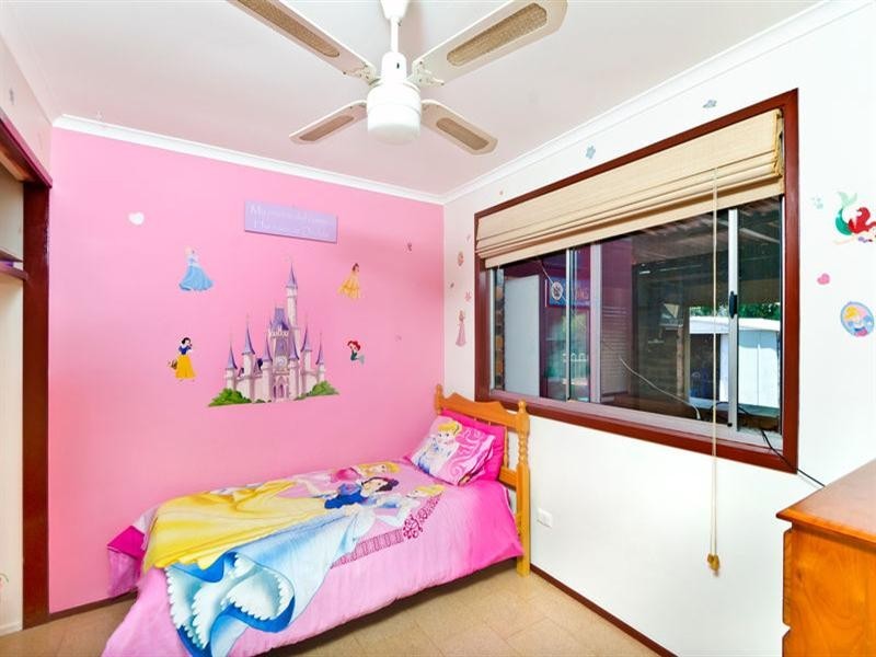 4 Burdock Street, Elanora QLD 4221