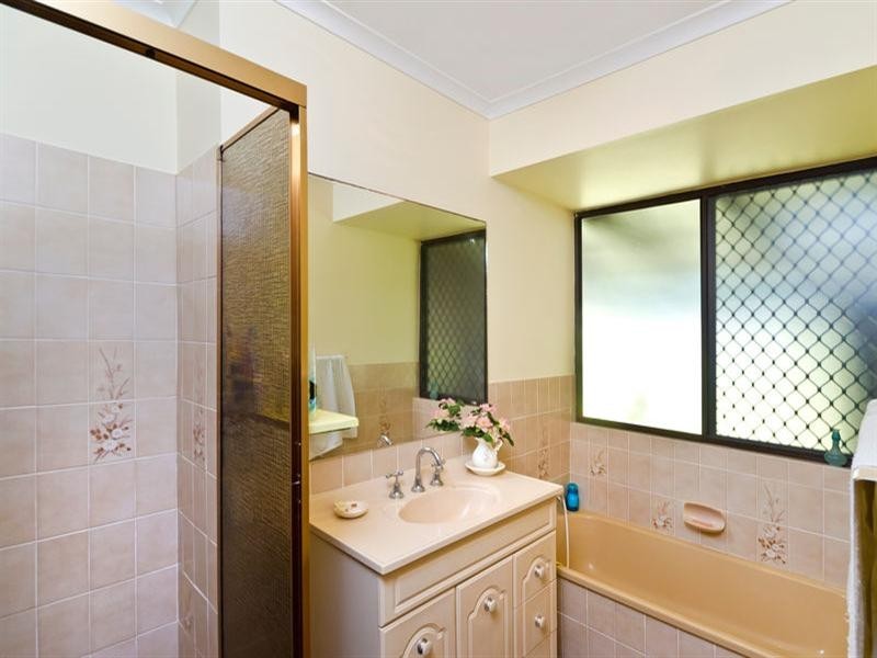 35 Darnel Street, Elanora QLD 4221