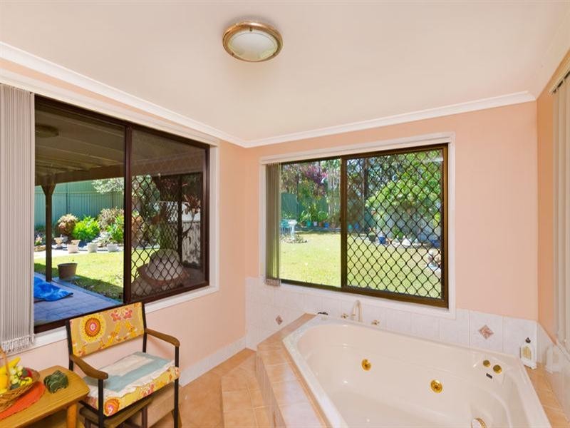 35 Darnel Street, Elanora QLD 4221