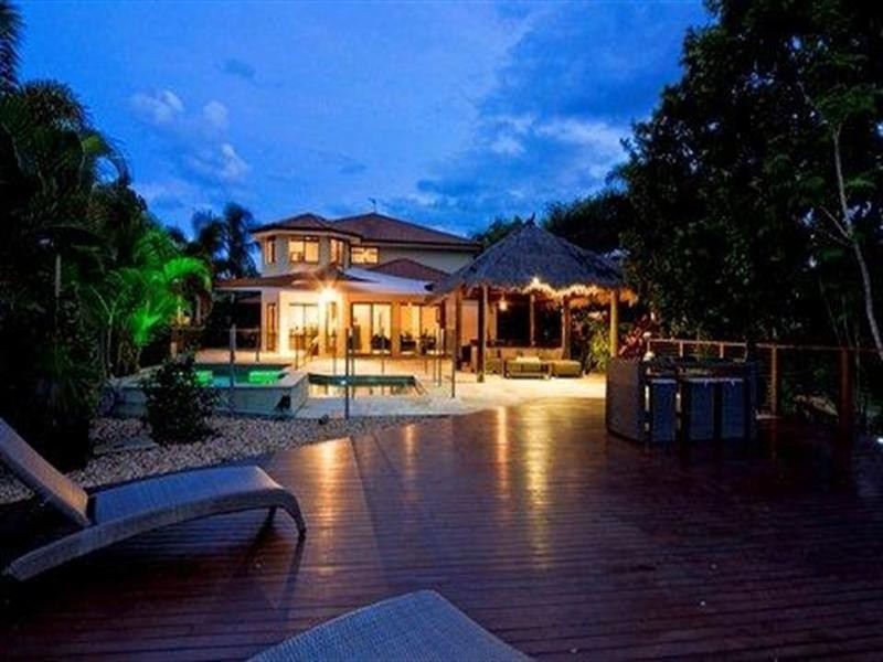 16 Chestnut Street, Elanora QLD 4221