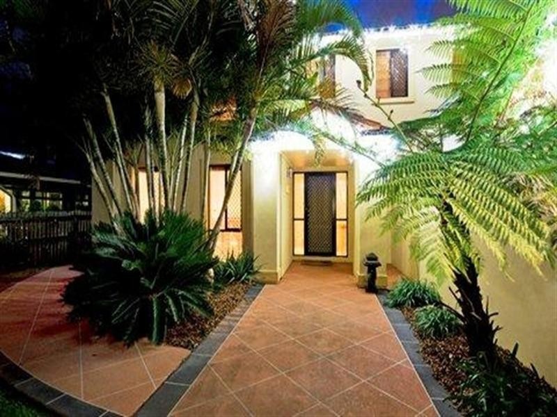 16 Chestnut Street, Elanora QLD 4221