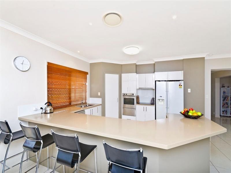 16 Chestnut Street, Elanora QLD 4221