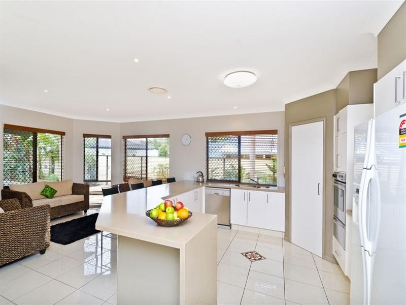 16 Chestnut Street, Elanora QLD 4221