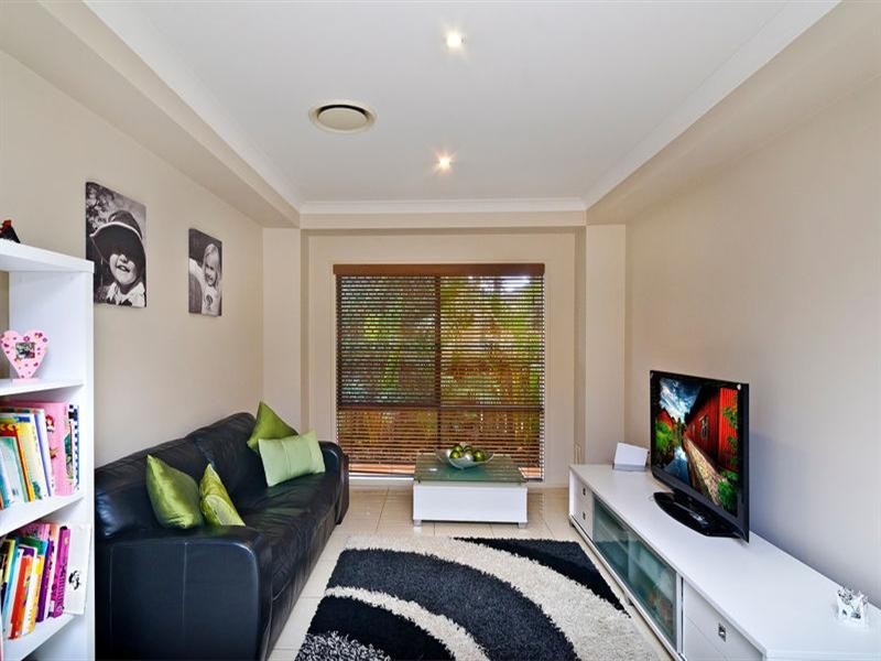 16 Chestnut Street, Elanora QLD 4221