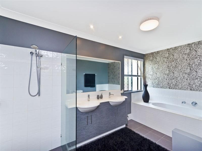 16 Chestnut Street, Elanora QLD 4221