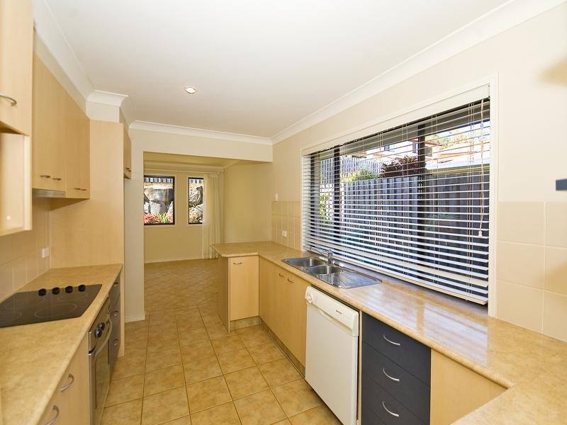 6 Tarrabool Drive, Elanora QLD 4221