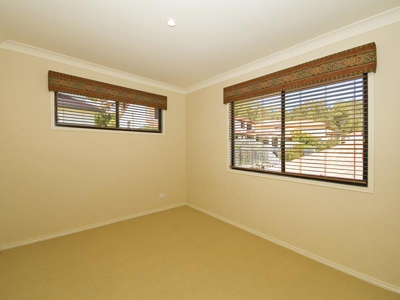 6 Tarrabool Drive, Elanora QLD 4221