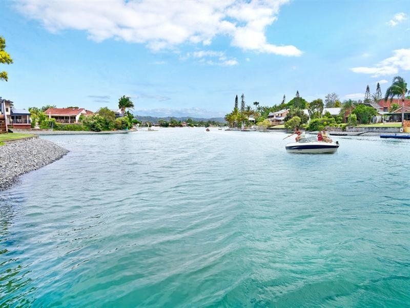 16 Kingfish Court, Palm Beach QLD 4221